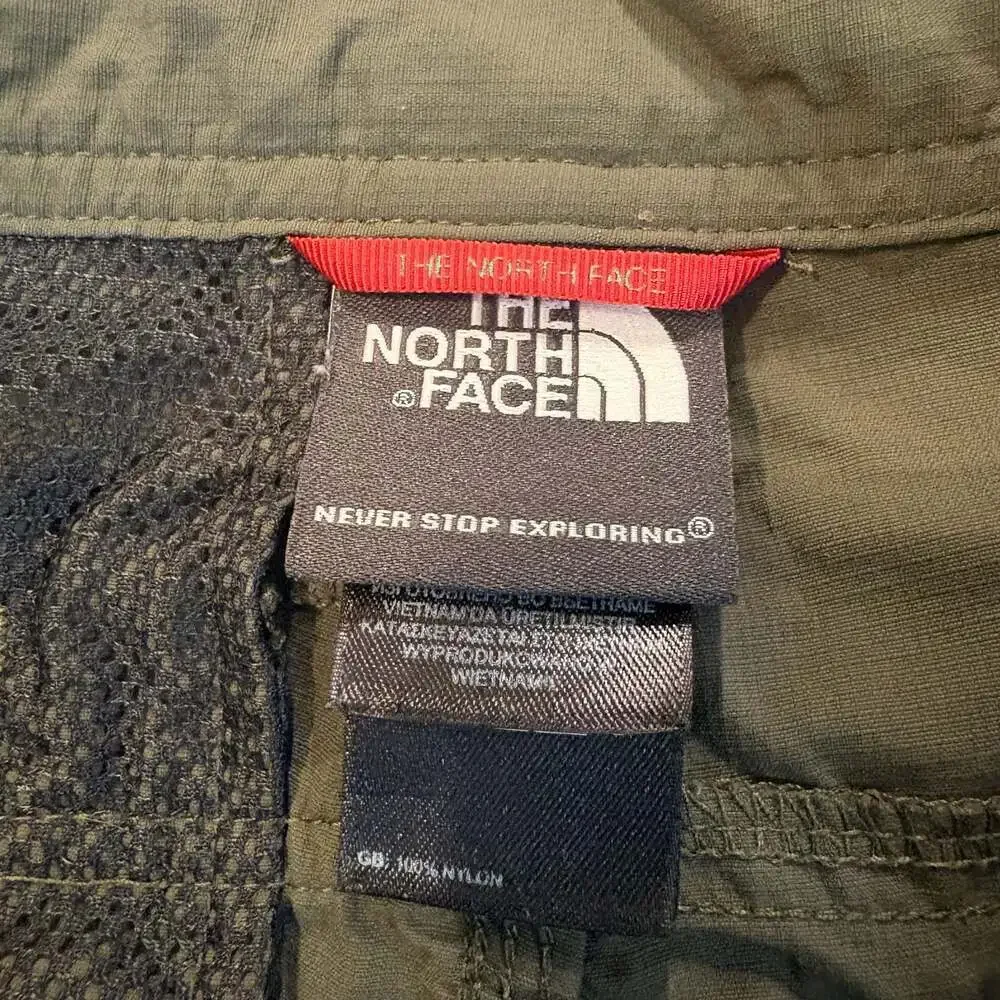 The North Face Cargo Shorts Mens 32 Green Nylon Hiking Outdoor